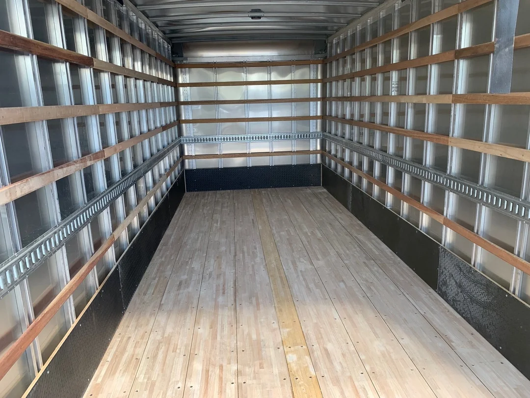 2025 Isuzu NRR - image 5