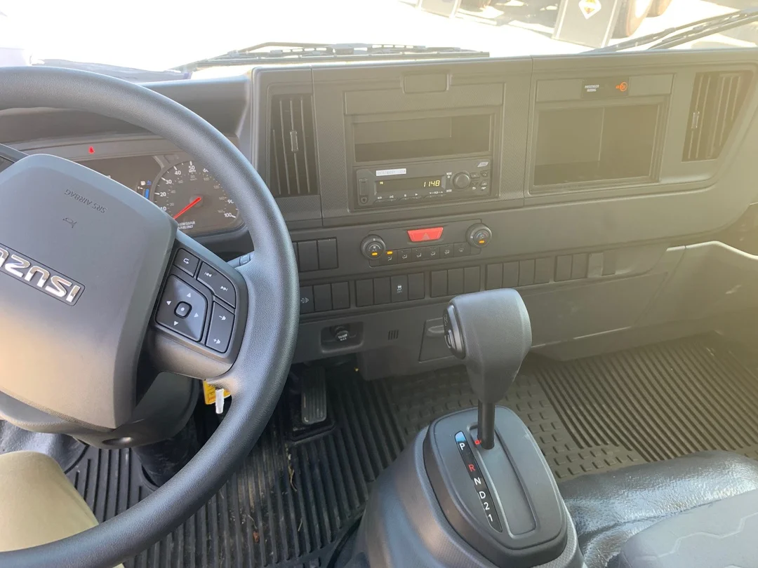 2025 Isuzu NRR - image 8