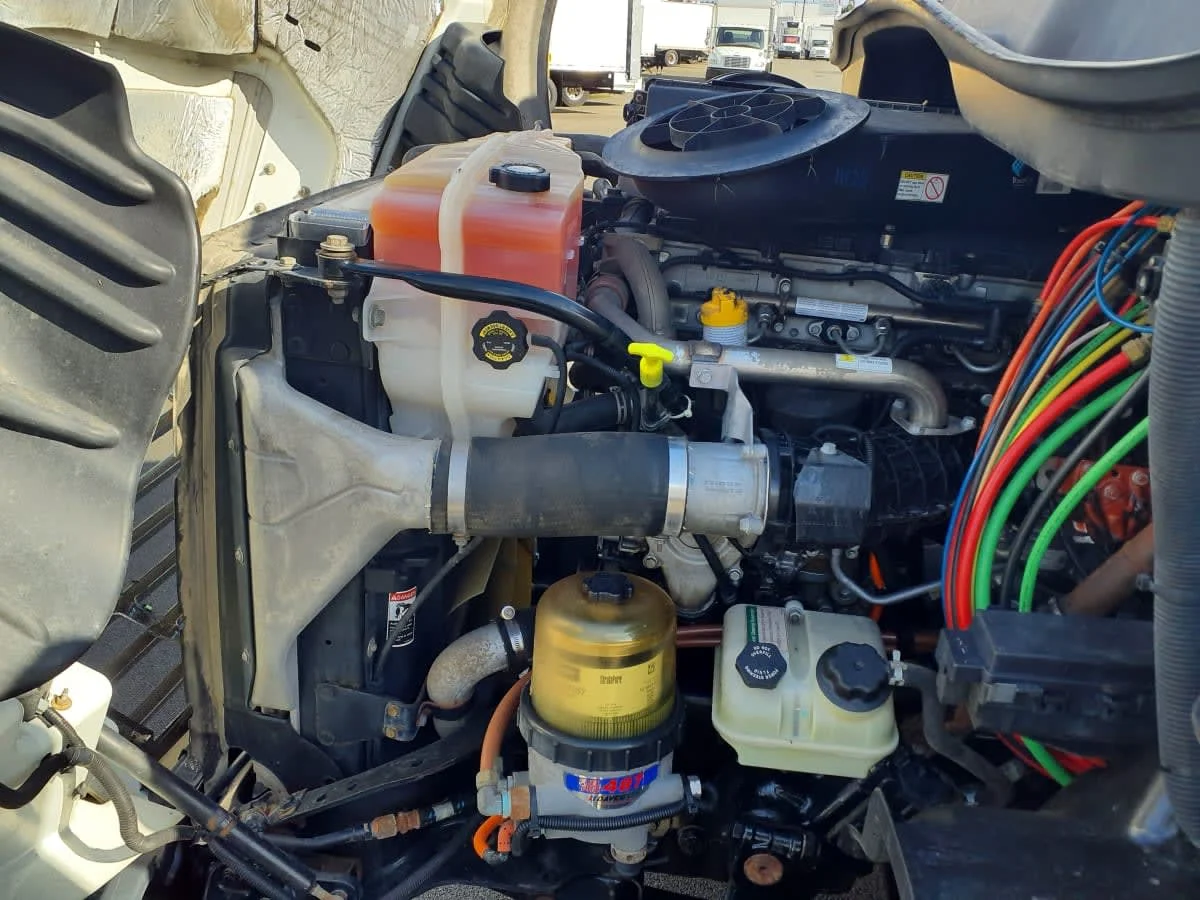 2018 Freightliner Cascadia - image 8