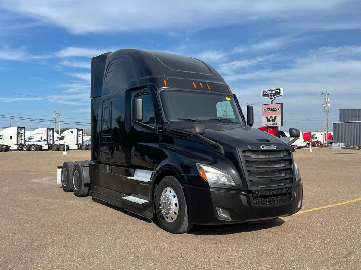 2020 Freightliner Cascadia in Laredo, TX