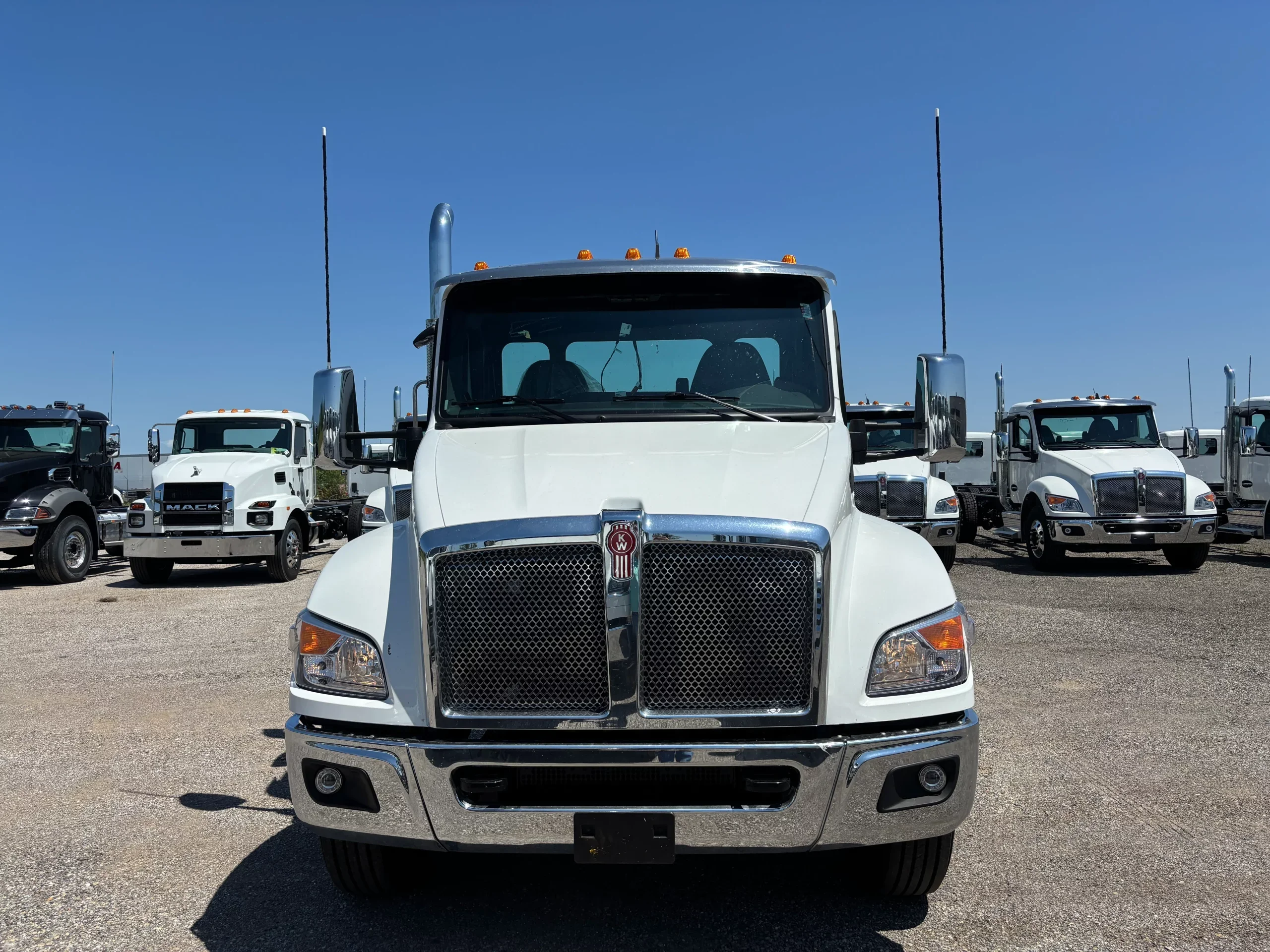 2027 Kenworth T280 — photo 2