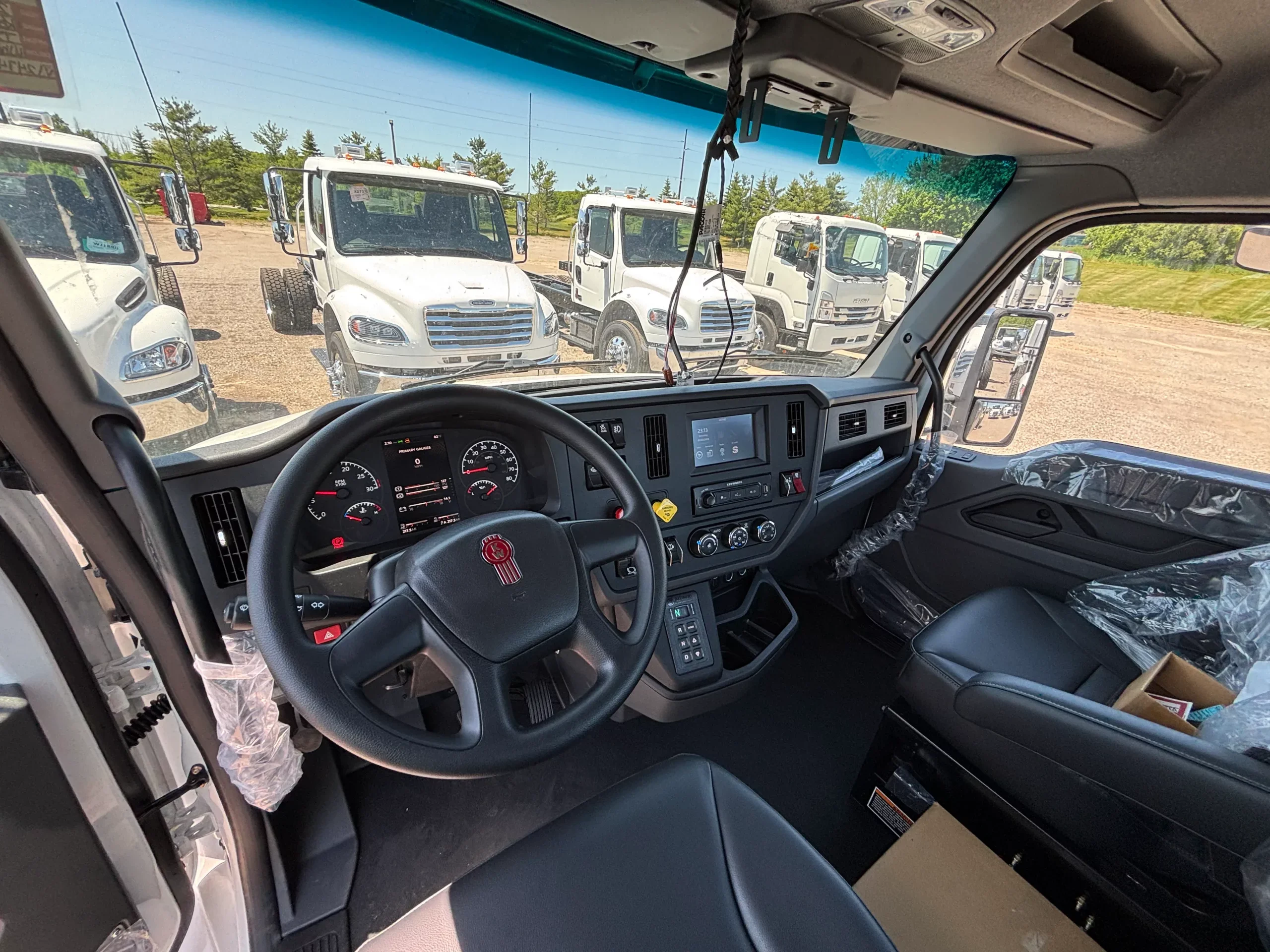2027 Kenworth T280 — photo 6