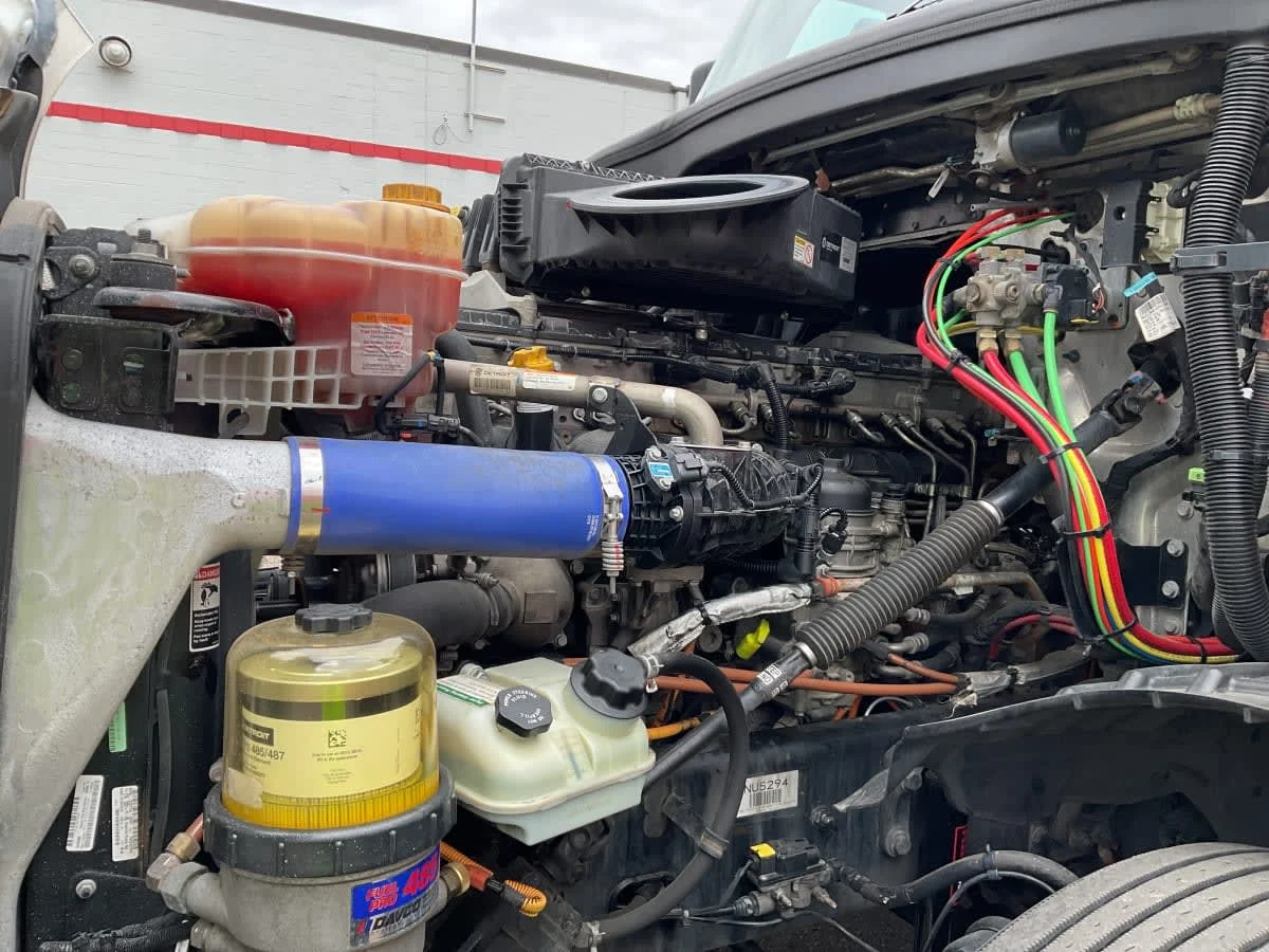 2022 Freightliner Cascadia in Minneapolis, MN — photo 9