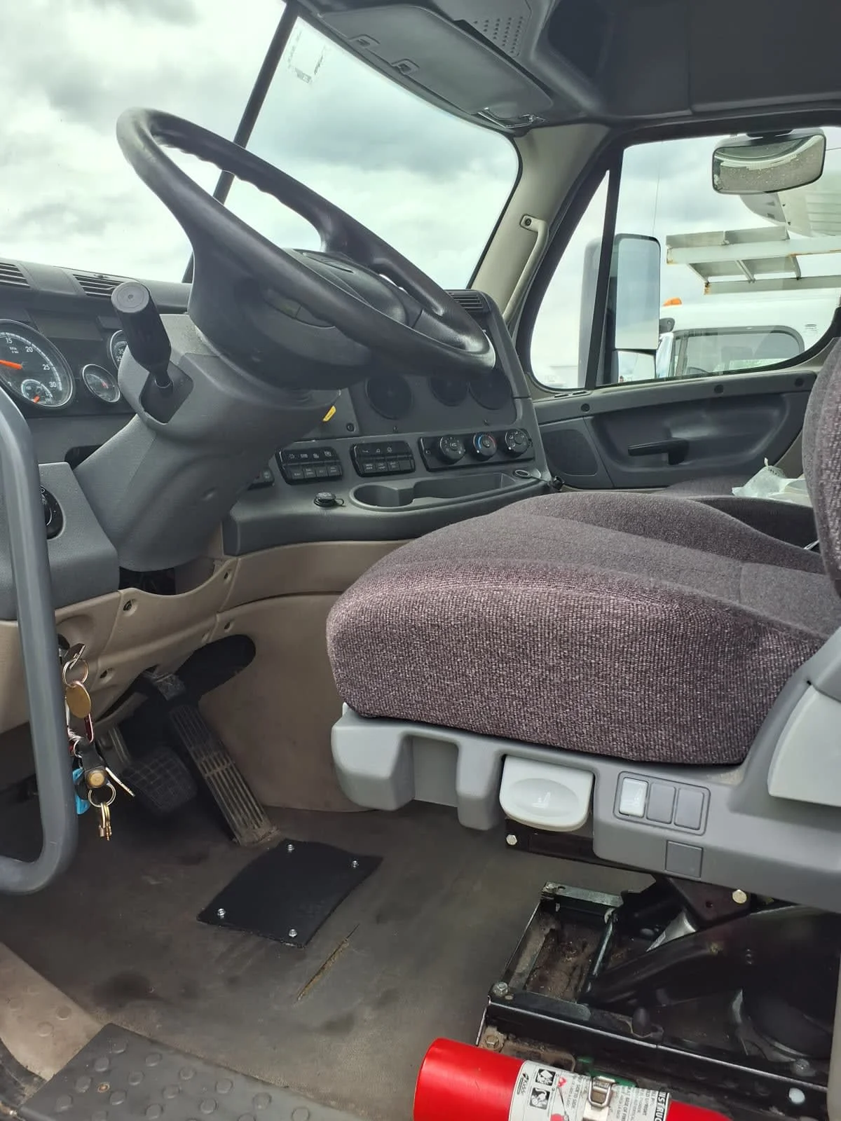 2018 Freightliner Cascadia - image 7