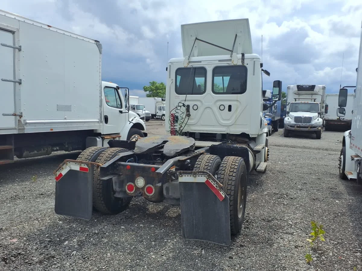 2018 Freightliner Cascadia - image 6