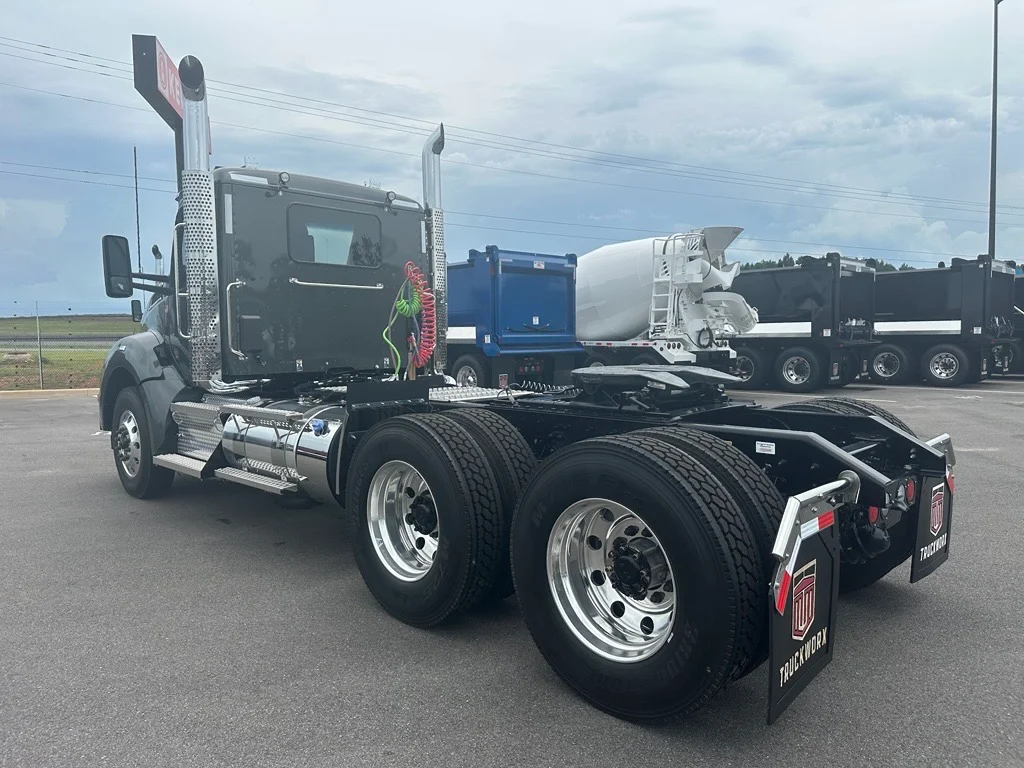 2027 Kenworth in Mobile, AL — photo 2