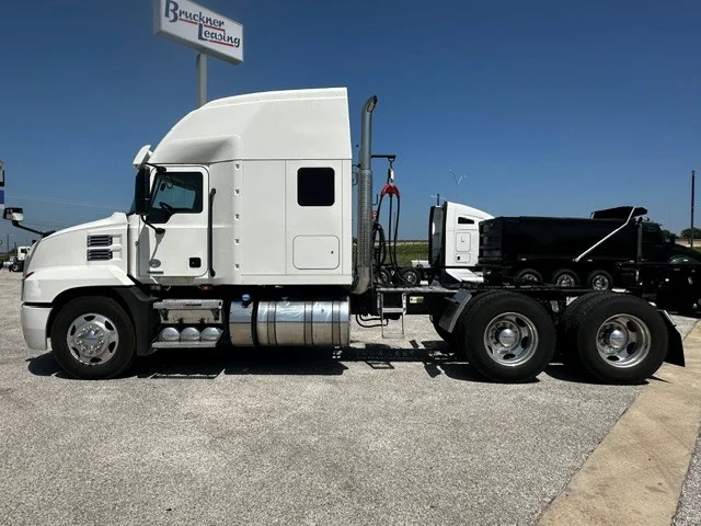 2020 Mack Anthem in San Antonio, TX — photo 3