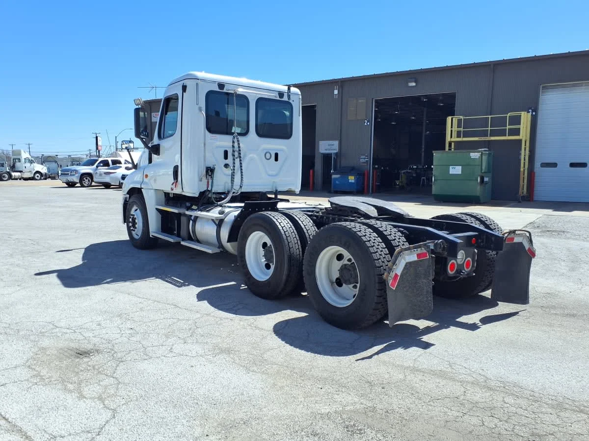 2018 Freightliner Cascadia in Fort Worth, TX — photo 6