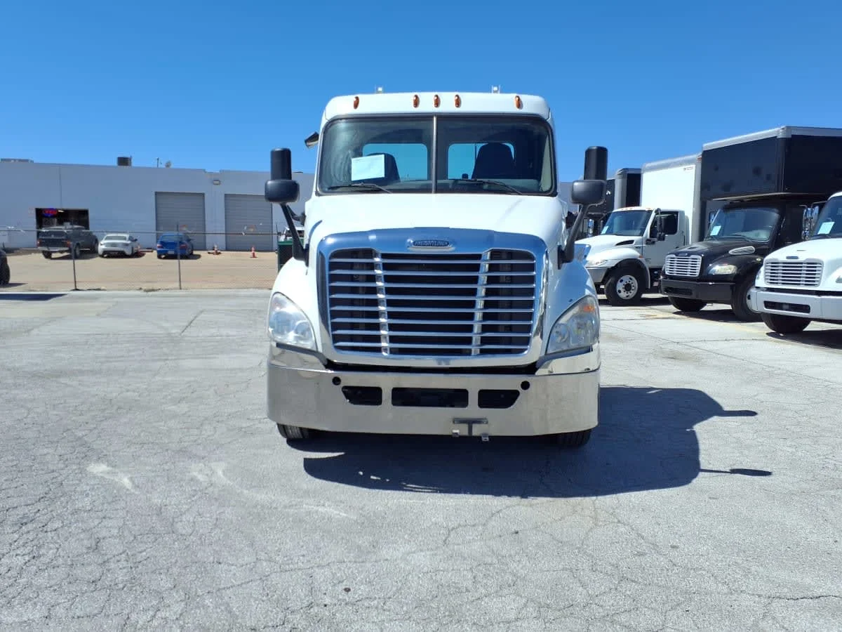 2018 Freightliner Cascadia in Fort Worth, TX — photo 2