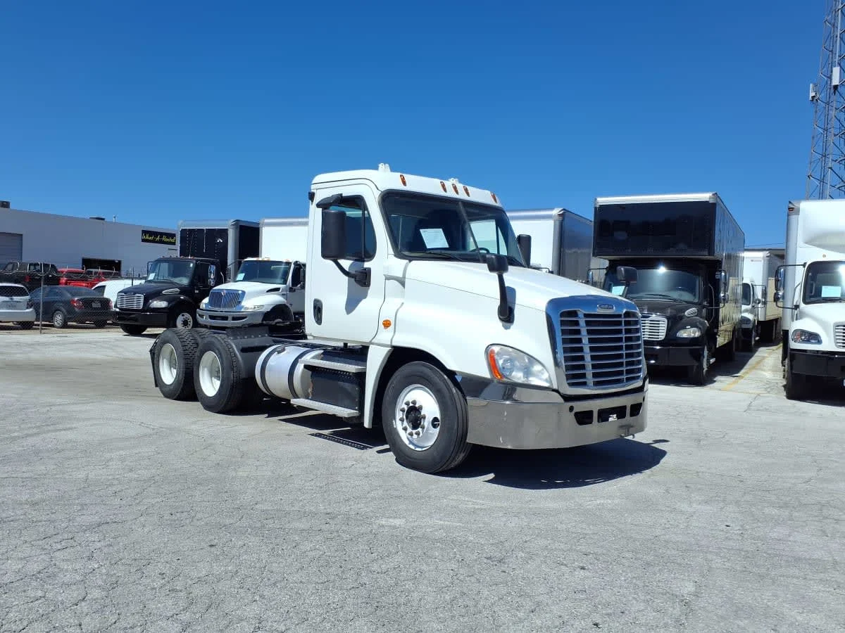 2018 Freightliner Cascadia in Fort Worth, TX — photo 3