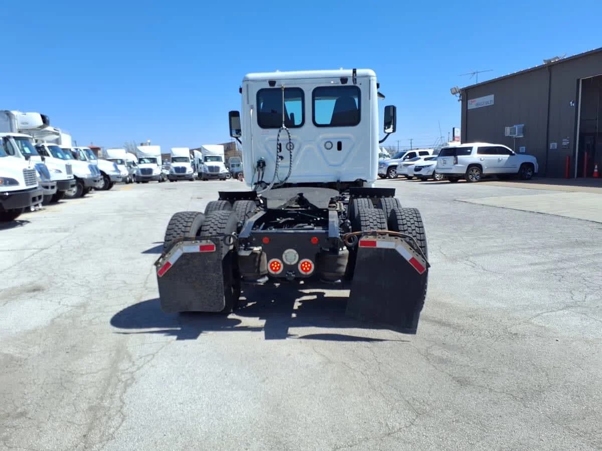 2018 Freightliner Cascadia in Fort Worth, TX — photo 5