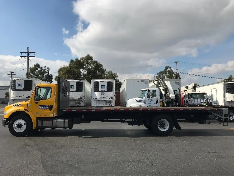 2019 Freightliner M2 106 in Vernon, CA — photo 4