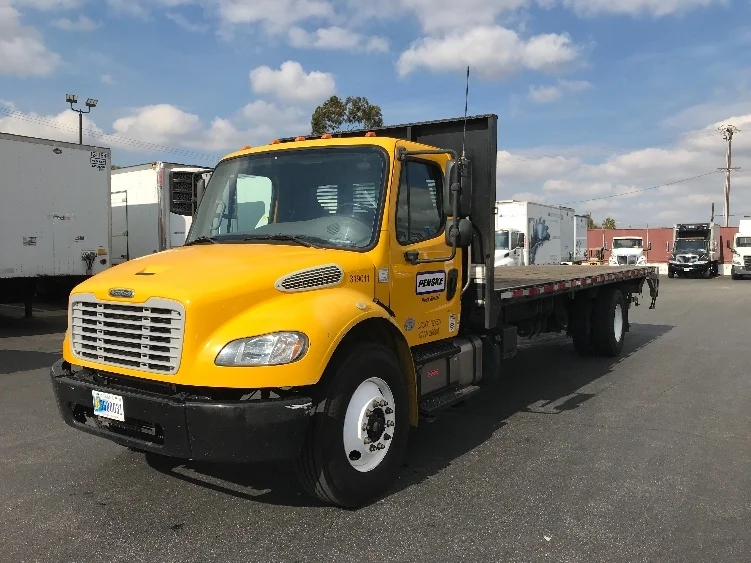 2019 Freightliner M2 106 in Vernon, CA — photo 3