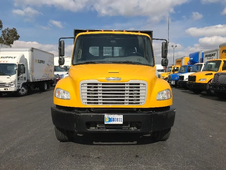 2019 Freightliner M2 106 - image 2