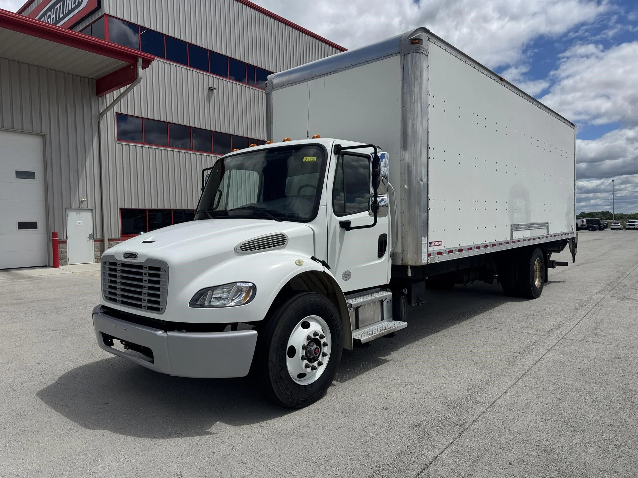 2019 Freightliner eM2 — photo 2