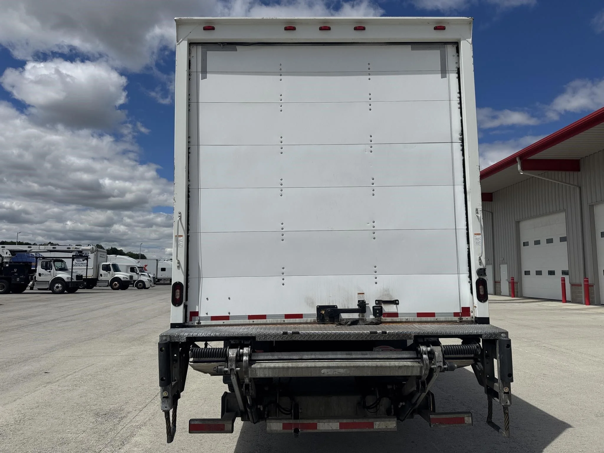 2019 Freightliner eM2 — photo 6