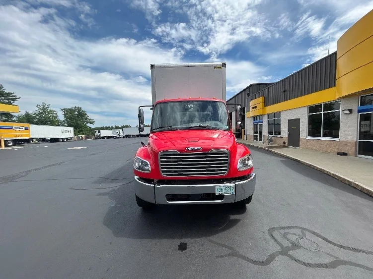 2022 Freightliner eM2 in Braintree, MA — photo 2