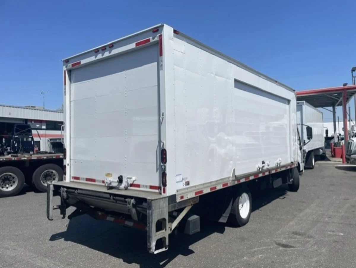 2019 Hino 195 in Farmingdale, NY — photo 4