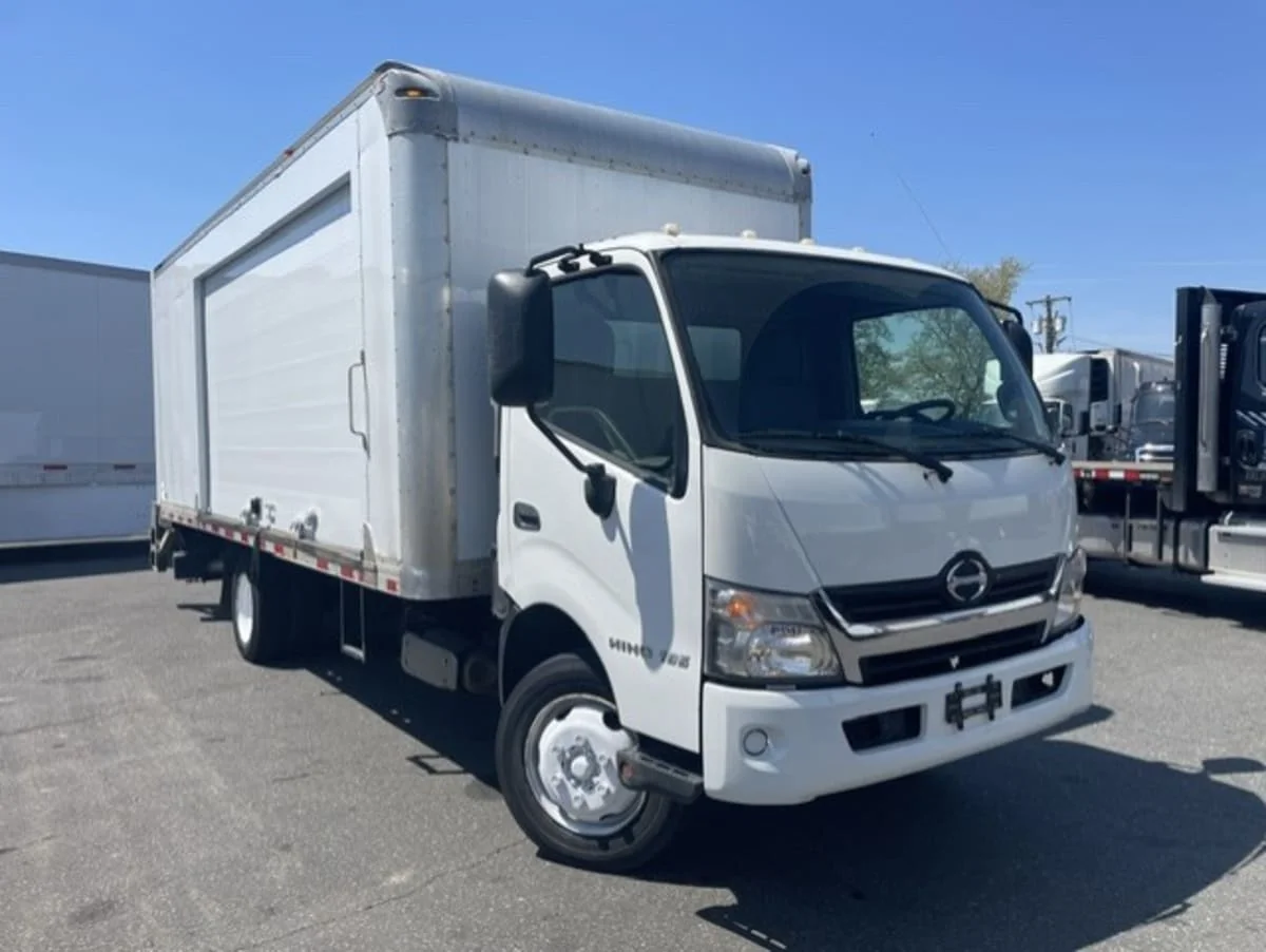 2019 Hino 195 in Farmingdale, NY — photo 3