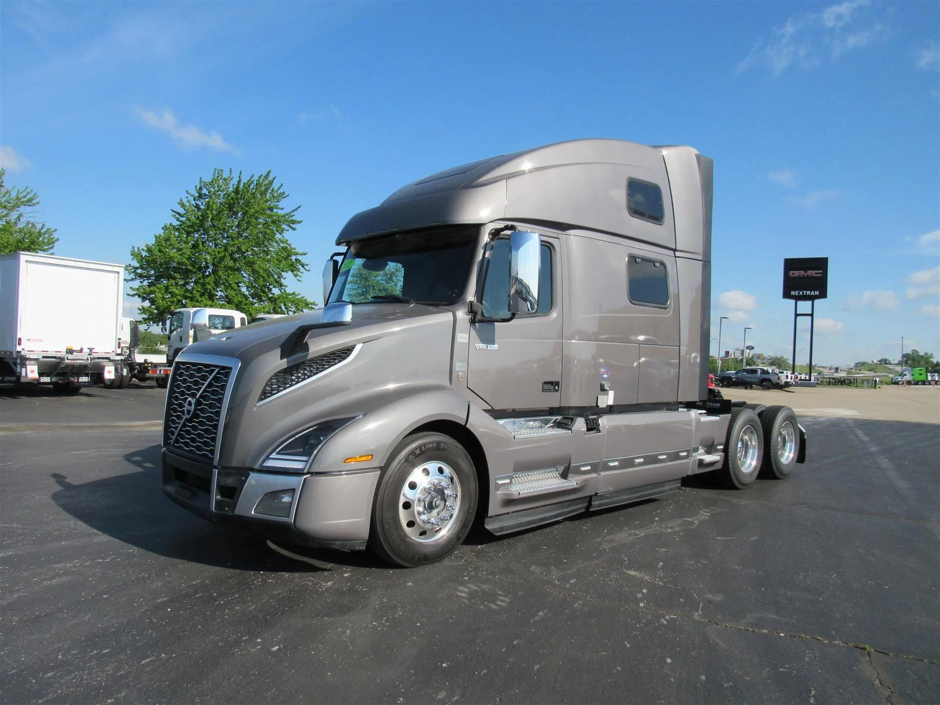 2022 Volvo VNL 860 in Tampa, FL