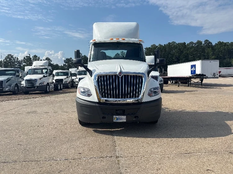 2019 International LT in Hammond, LA — photo 2