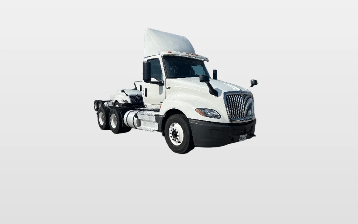 2019 International LT - image 1