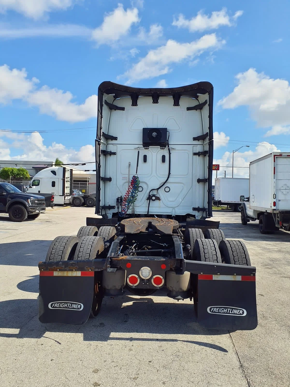 2023 Freightliner Cascadia in Miami, FL — photo 5
