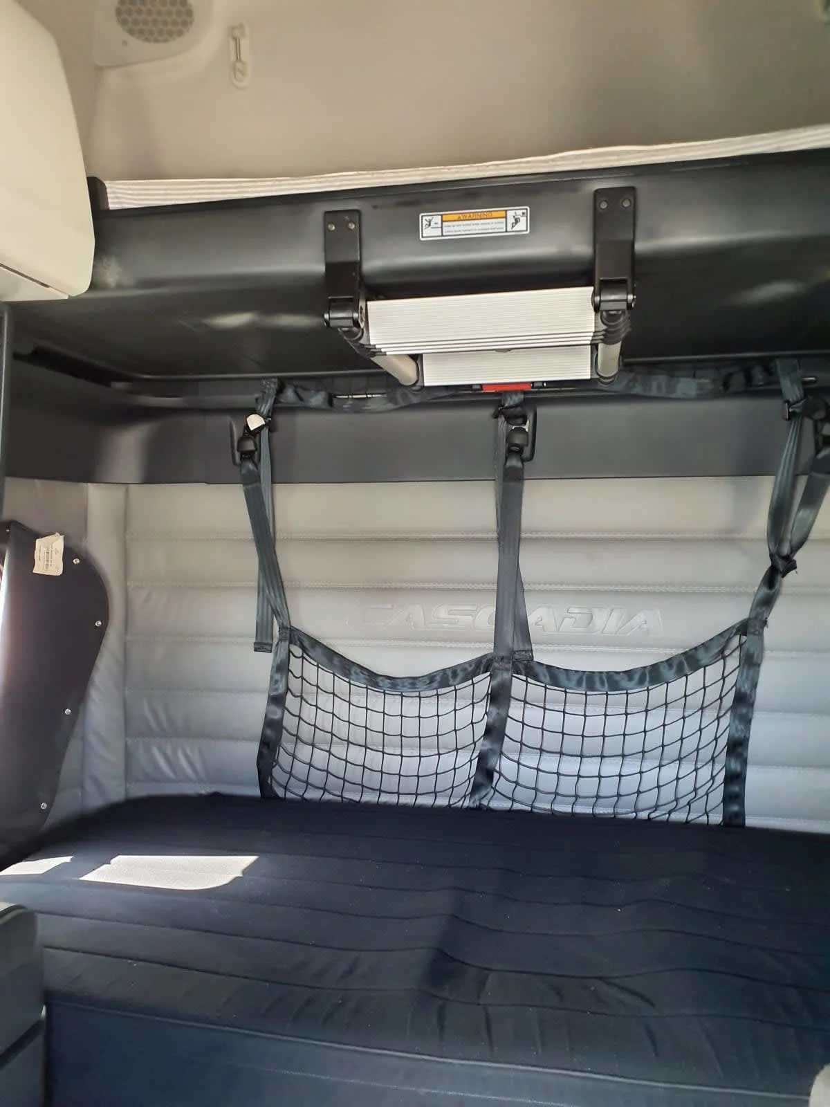 2023 Freightliner Cascadia in Miami, FL — photo 8