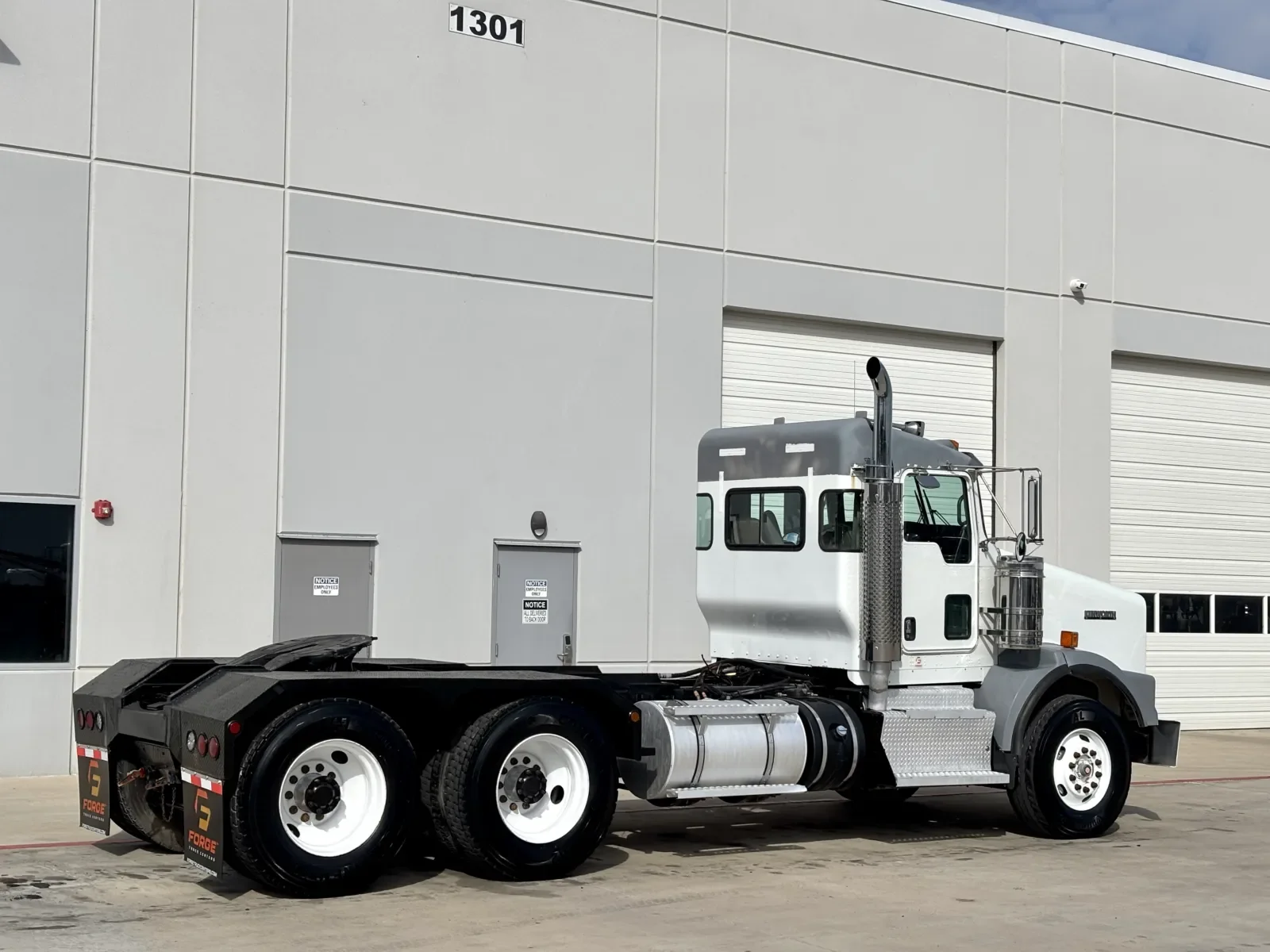 2013 Kenworth T800 - image 5