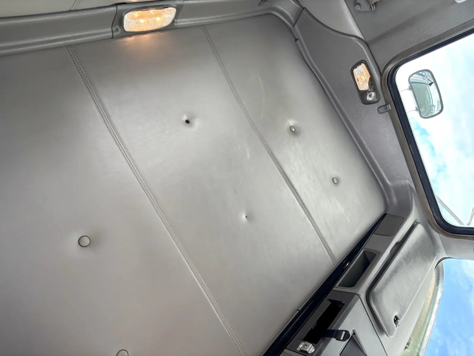 2013 Kenworth T800 - image 20