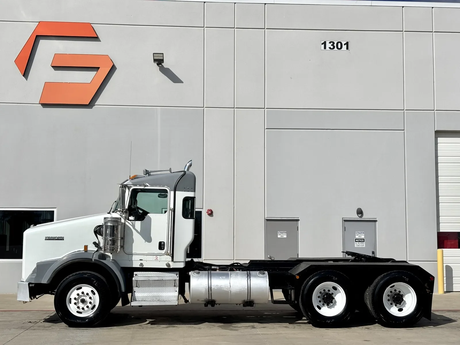 2013 Kenworth T800 - image 4