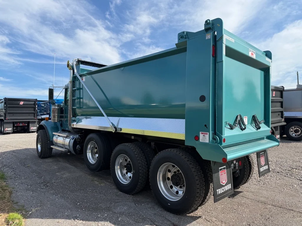 2027 Kenworth W900 in Huntsville, AL — photo 2