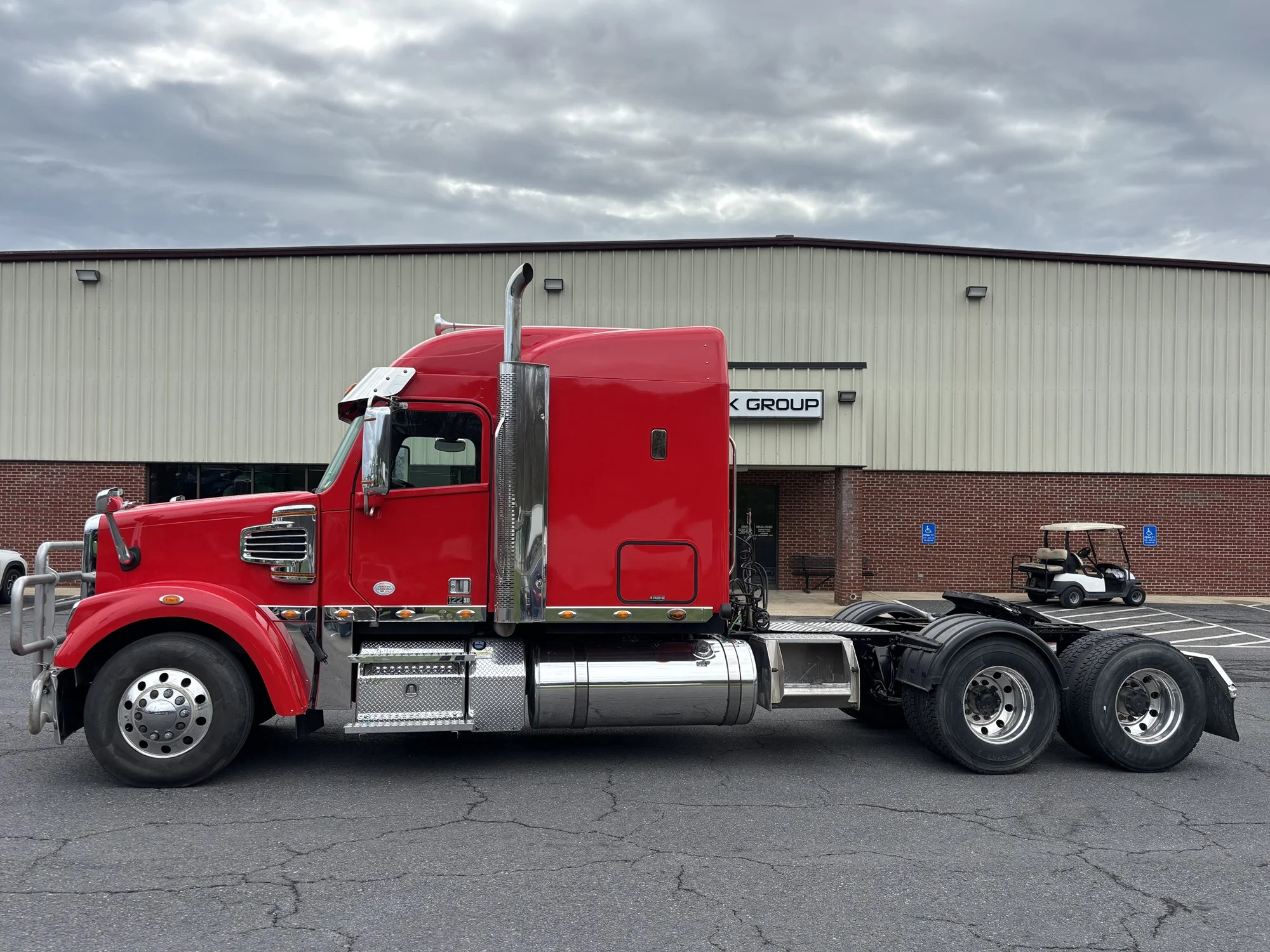 2023 Freightliner 122SD - image 2