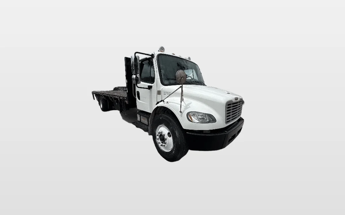 2019 Freightliner M2 106 - image 1