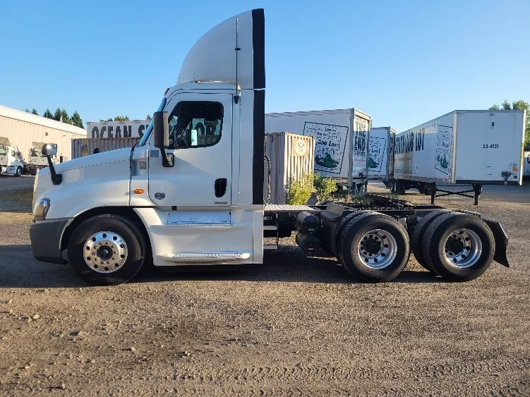 2019 Freightliner Cascadia in Fitchburg, MA — photo 4