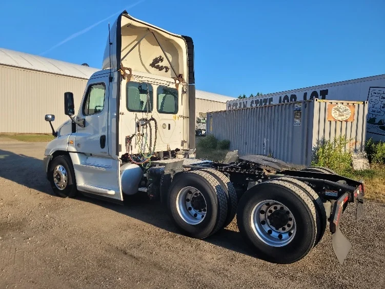 2019 Freightliner Cascadia in Fitchburg, MA — photo 5
