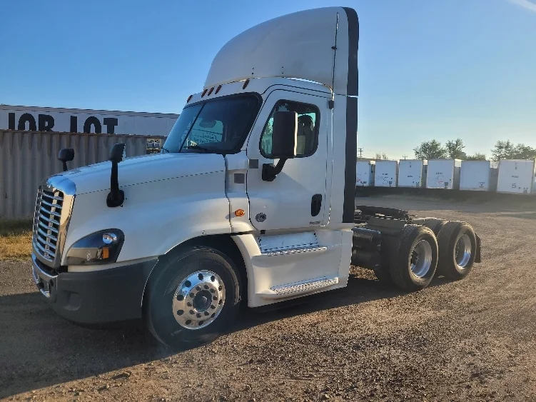 2019 Freightliner Cascadia in Fitchburg, MA — photo 3