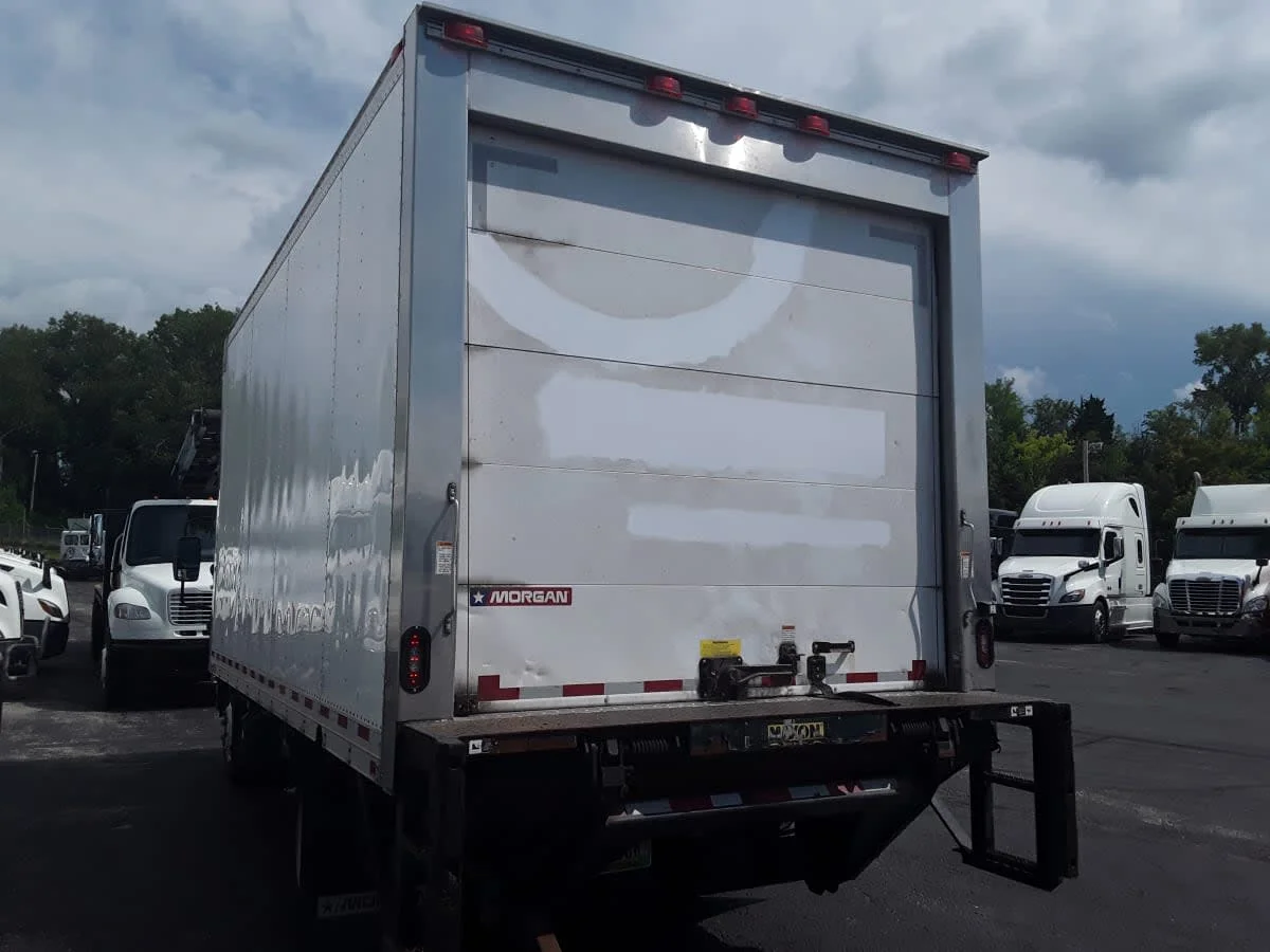 2017 Isuzu NRR - image 6