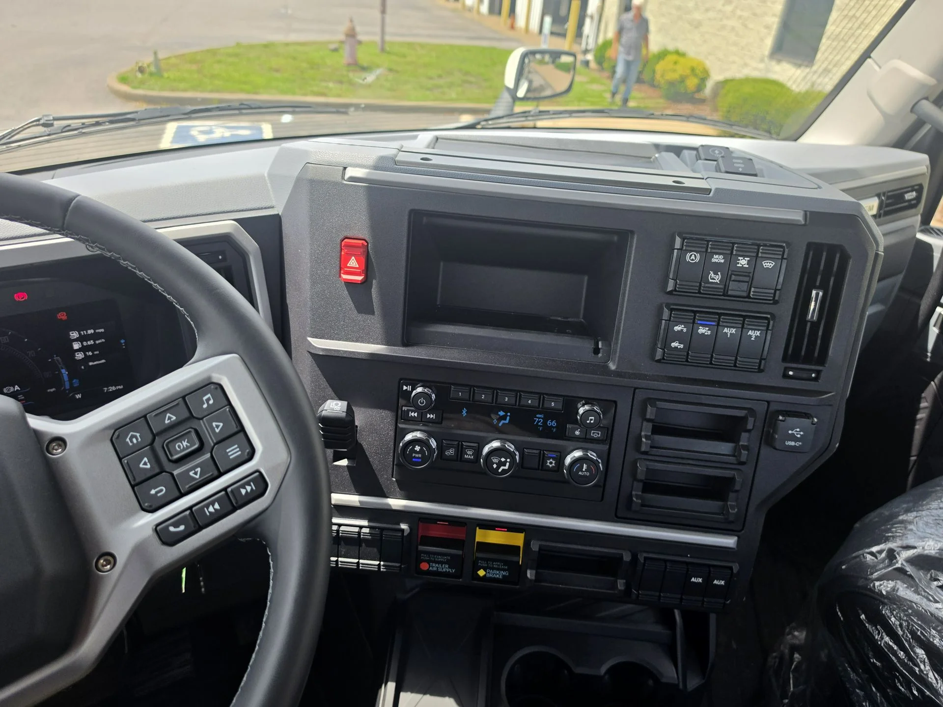 2027 Mack Anthem in La Vergne, TN — photo 3