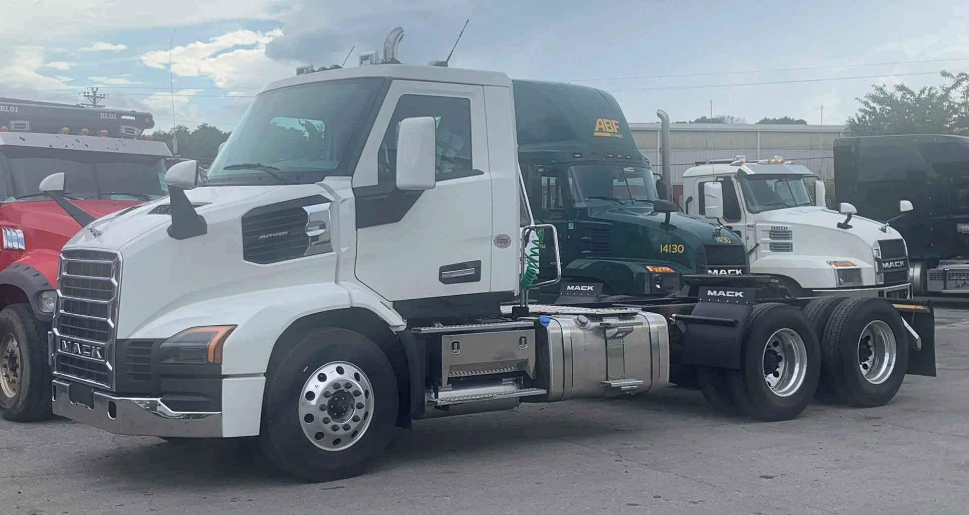 2027 Mack Anthem in La Vergne, TN — photo 9