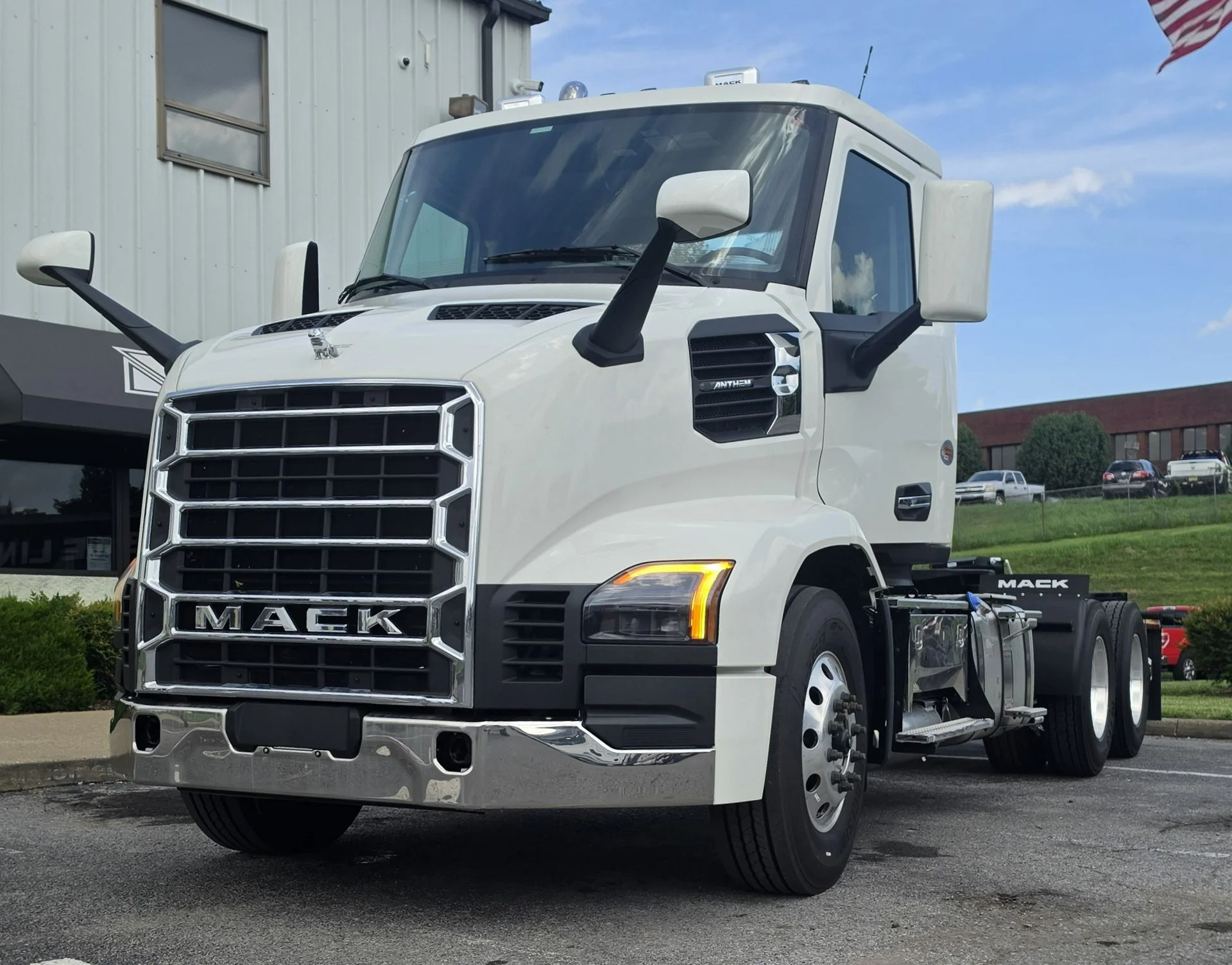 2027 Mack Anthem in La Vergne, TN — photo 2