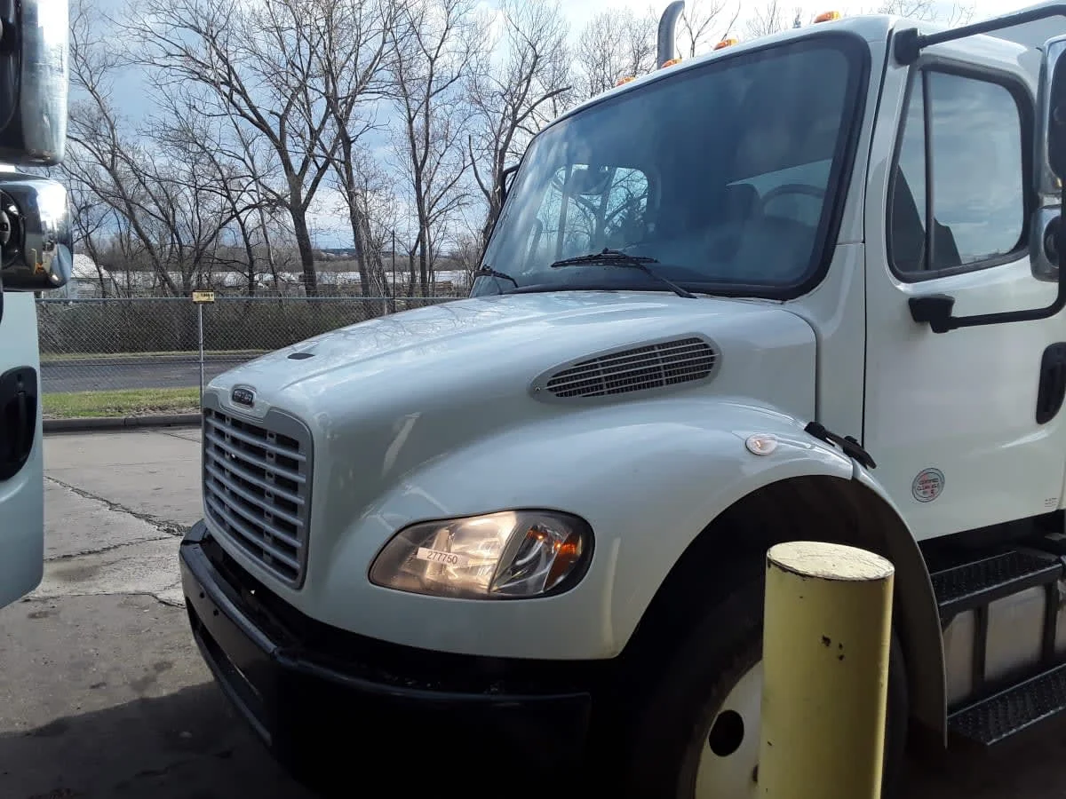2020 Freightliner M2 106 - image 2