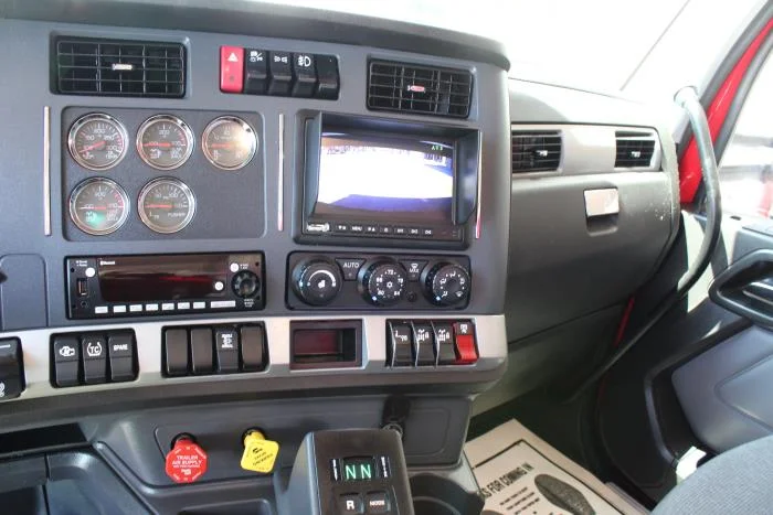 2025 Kenworth T880 — photo 13