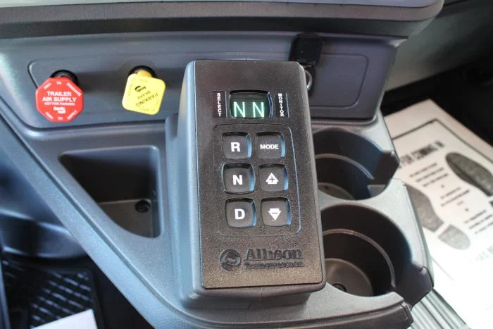 2025 Kenworth T880 — photo 12