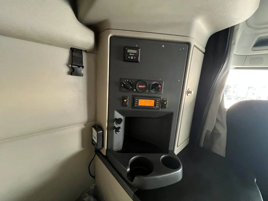 2021 Peterbilt 579 in Cincinnati, OH — photo 14