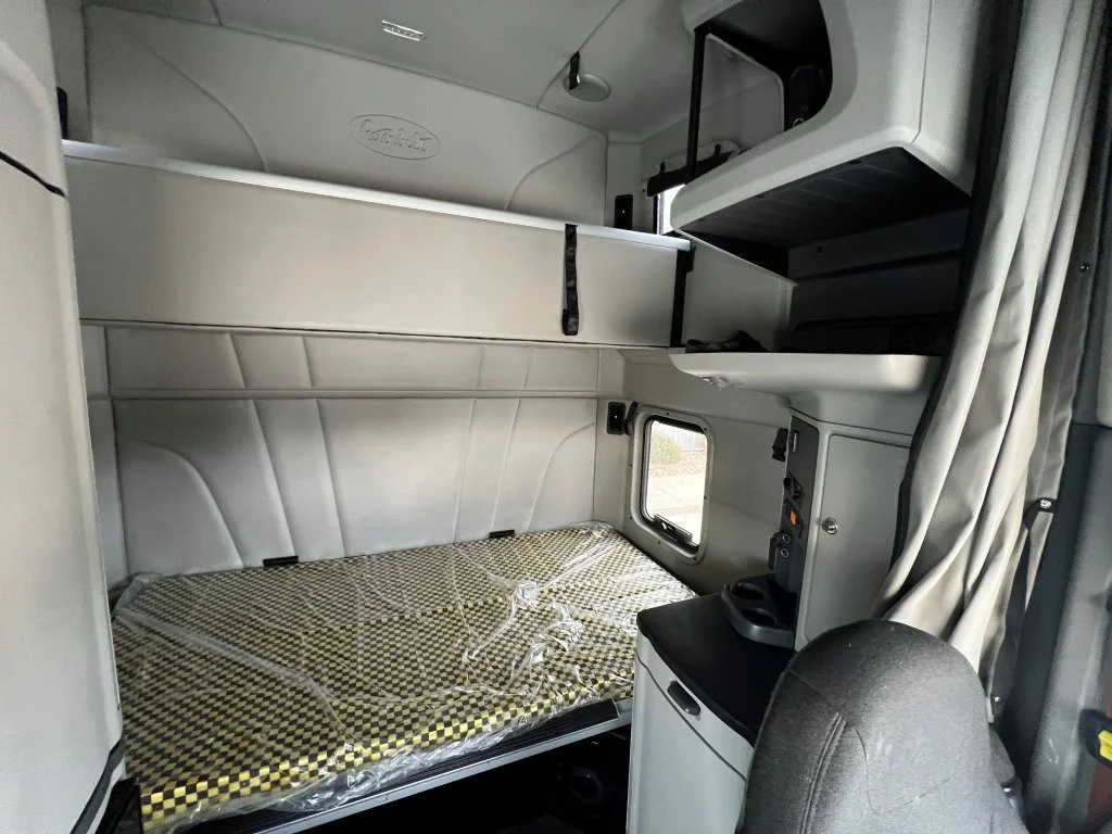 2021 Peterbilt 579 in Cincinnati, OH — photo 12