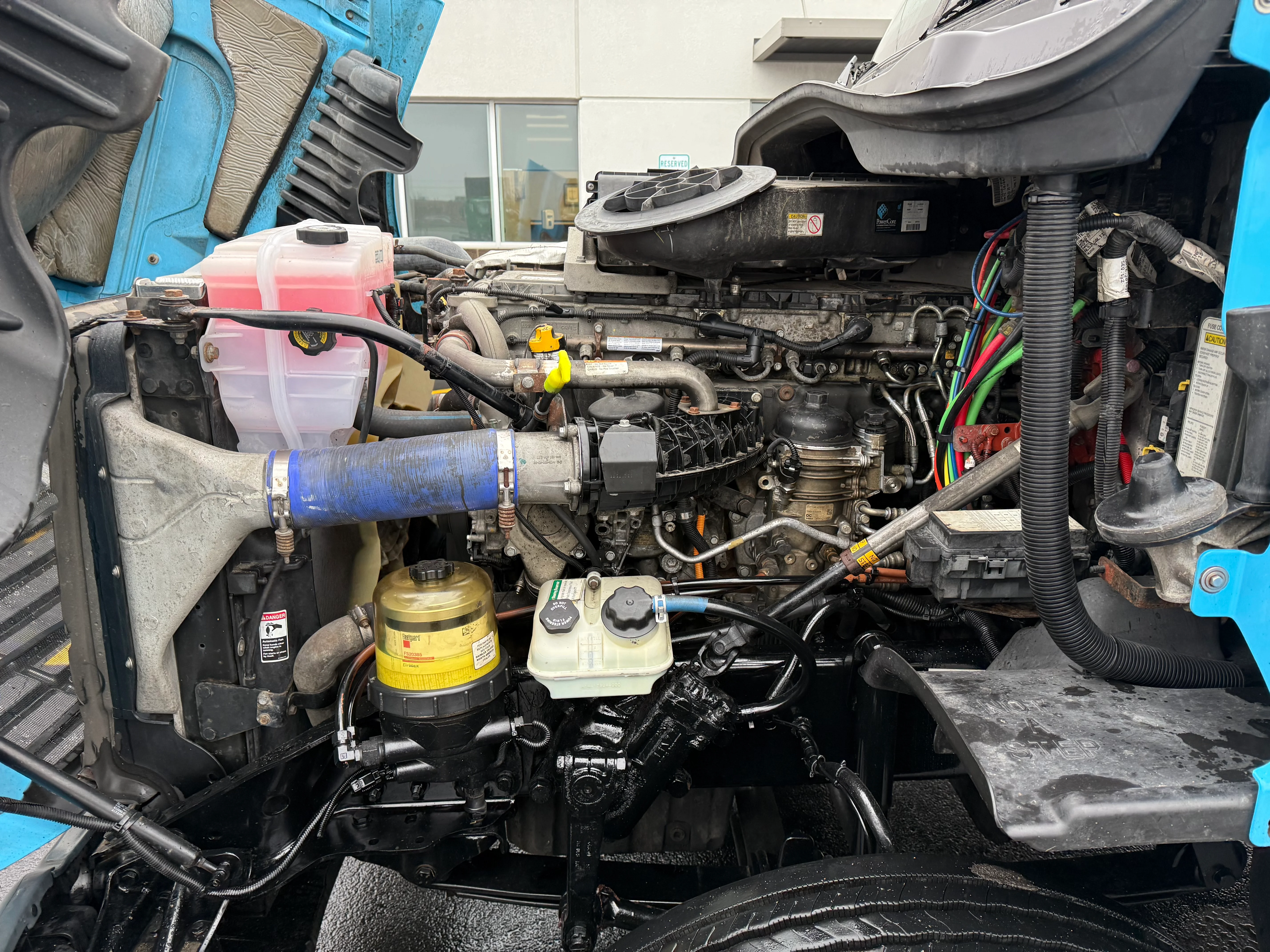 2019 Freightliner Cascadia - image 8