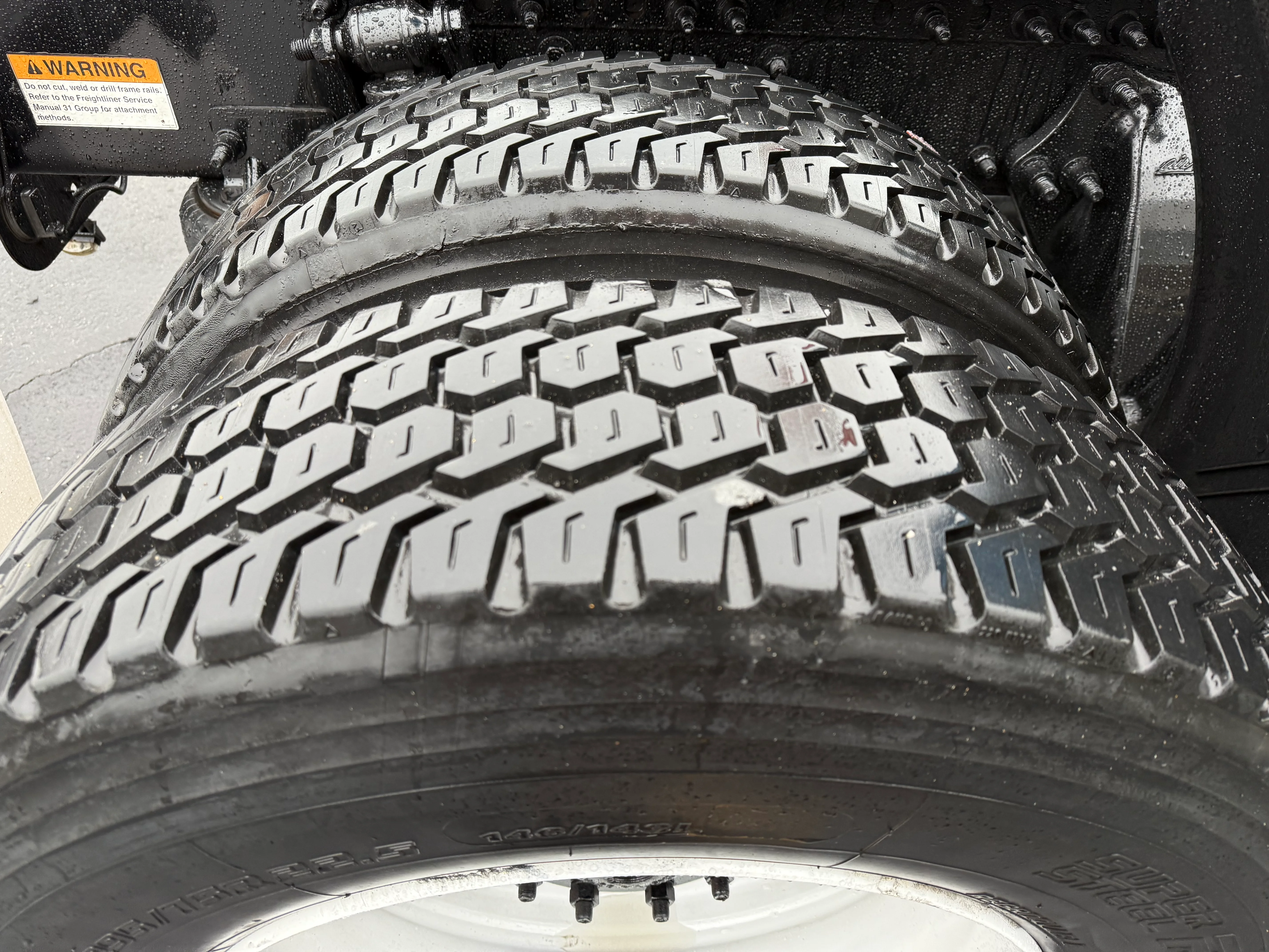 2019 Freightliner Cascadia - image 12