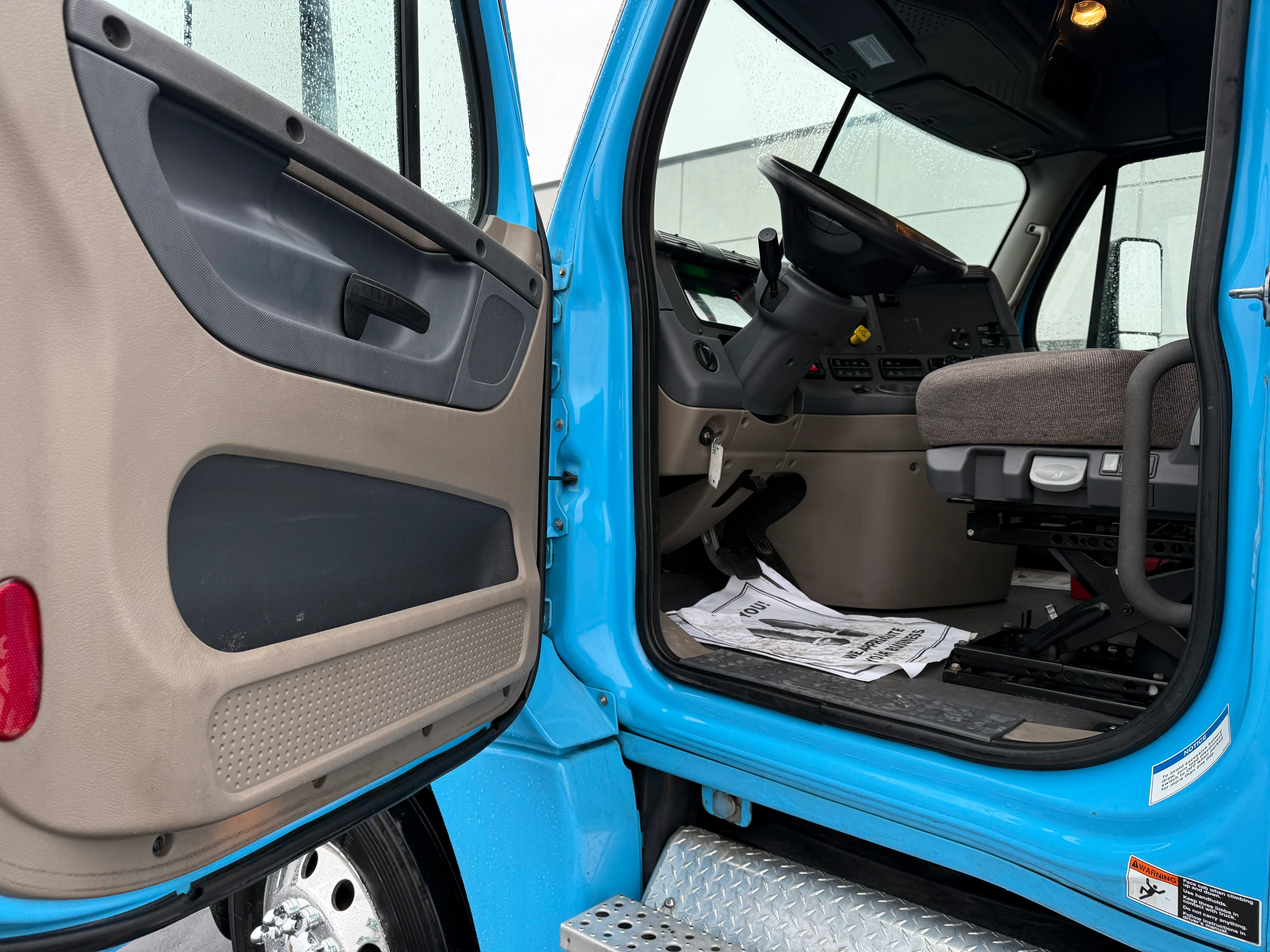 2019 Freightliner Cascadia - image 14