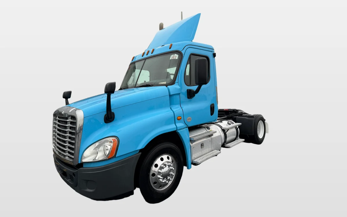 2019 Freightliner Cascadia - image 1